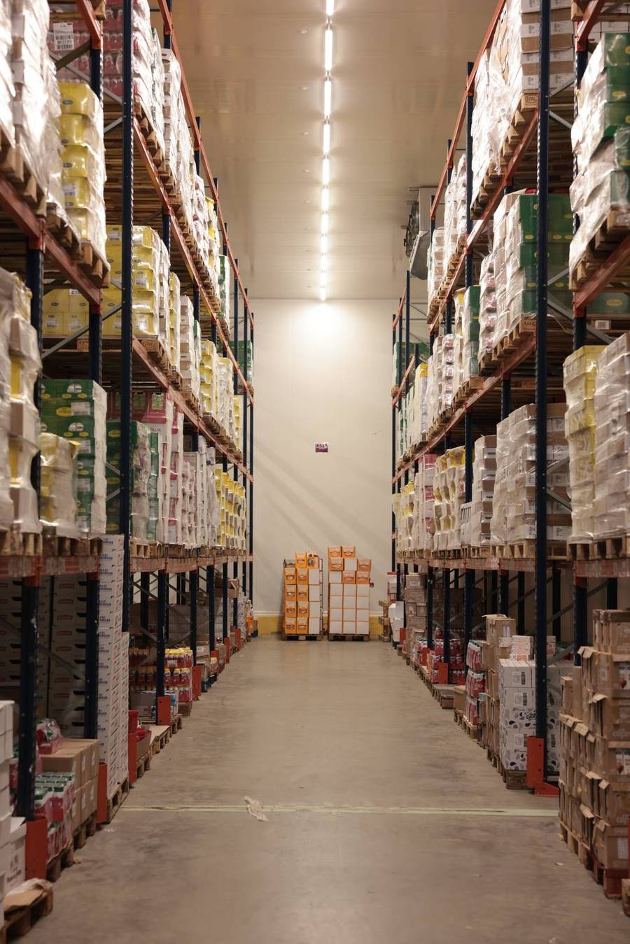 Rafte me paleta në depon e Migros Group